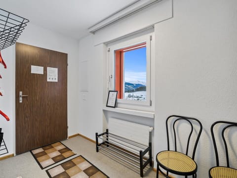 Property, Wood, Window, Building, Interior Design, Floor, Shade, Flooring, Door