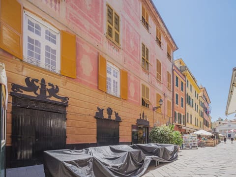 Property, Building, Window, Plant, Sky, Road Surface, House, Urban Design, Wall, Neighbourhood