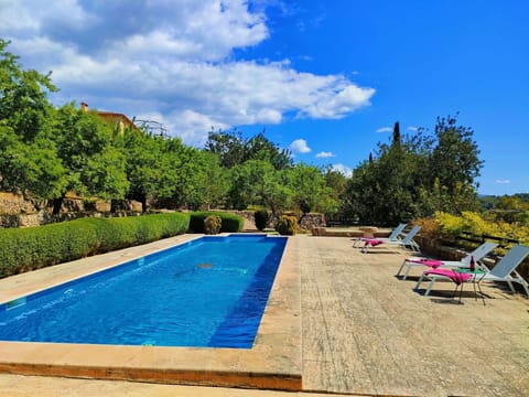 Cloud, Water, Sky, Plant, Azure, Natural Landscape, Tree, Shade, Swimming Pool, Grass