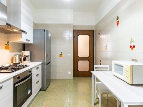 Cabinetry, Furniture, Property, Building, Lighting, Countertop, Interior Design, Table, Home Appliance, Drawer