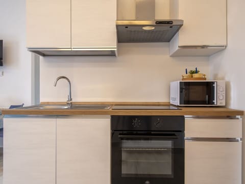 Cabinetry, Kitchen Sink, Sink, Countertop, Kitchen, Tap, Interior Design, Wood, Floor, Flooring