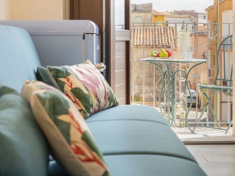 Furniture, Comfort, Building, Textile, Interior Design, Wood, Motor Vehicle, Automotive Design, Tints And Shades, Chair