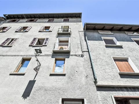 Sky, Property, Building, Window, Rectangle, Material Property, Urban Design, Composite Material