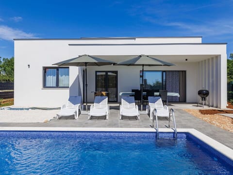 Water, Sky, Property, Cloud, Swimming Pool, Azure, Blue, Building, Shade, Plant