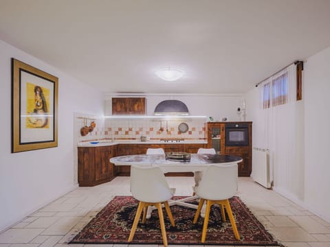 Property, Furniture, Table, Picture Frame, Wood, Lighting, Interior Design, Flooring, Floor, Building