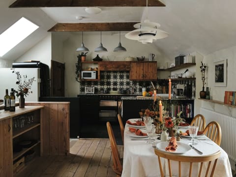 Table, Furniture, Property, Cabinetry, Chair, Countertop, Picture Frame, Wood, Interior Design, Shelf