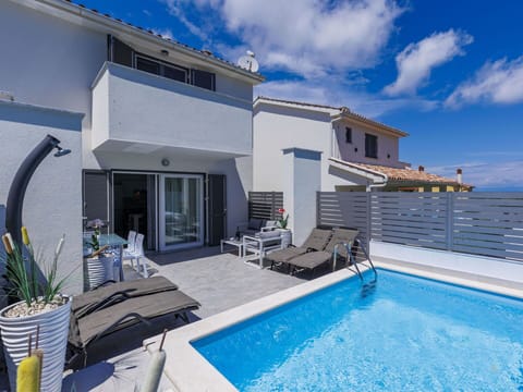 Water, Cloud, Sky, Plant, Property, Swimming Pool, Blue, Azure, Building, Outdoor Furniture