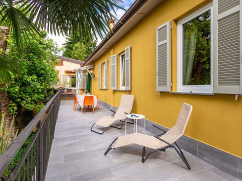 Building, Plant, Property, Window, Wood, Interior Design, Tree, Yellow, Shade, House