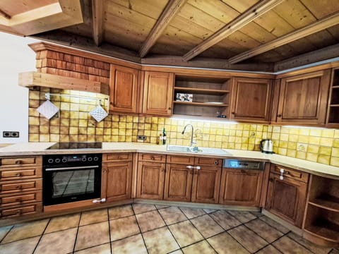 Brown, Cabinetry, Countertop, Property, Furniture, Tap, Building, Sink, Kitchen, Wood