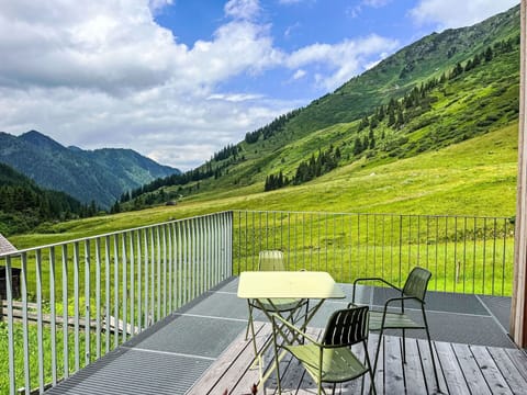 Cloud, Sky, Mountain, Property, Ecoregion, Green, Nature, Table, Natural Landscape, Fence