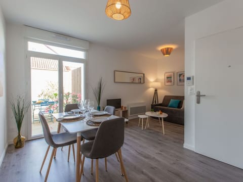 Property, Furniture, Table, Plant, Chair, Wood, Houseplant, Interior Design, Floor, Flooring