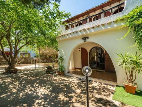 Water, Sky, Plant, Azure, Beach, Coastal And Oceanic Landforms, Natural Landscape, Terrain, Horizon, Lake