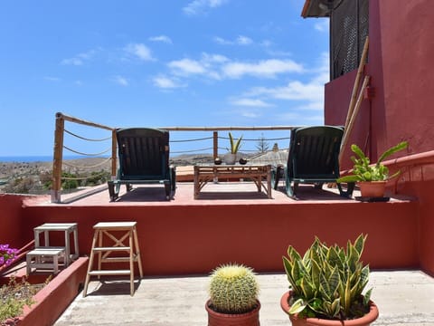 Plant, Sky, Property, Cloud, Flowerpot, Outdoor Furniture, Shade, Architecture, Interior Design, Houseplant