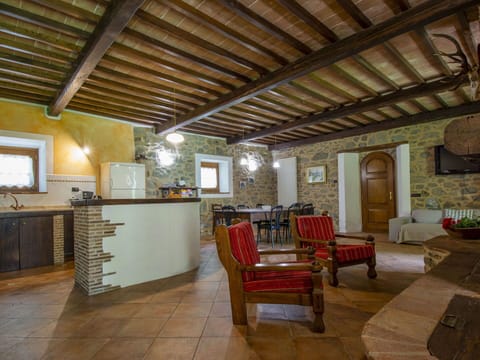 Water, Sky, Building, Plant, Property, Blue, Window, Azure, Swimming Pool, Tree