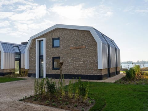 Water, Building, Sky, Property, Swimming Pool, Cloud, Window, Plant, Azure, Body Of Water