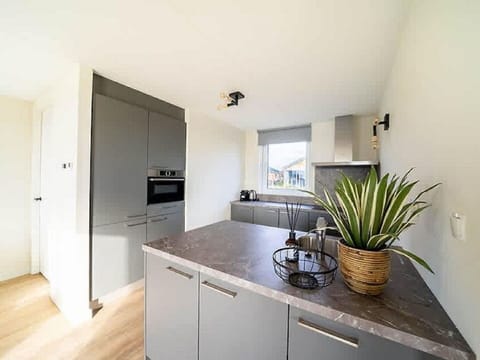 Water, Building, Sky, Property, Swimming Pool, Cloud, Window, Plant, Azure, Body Of Water