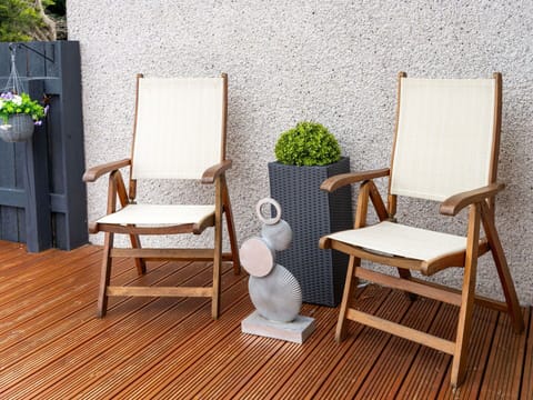 Water, Sky, Cloud, Plant, Swimming Pool, Tree, Shade, Composite Material, Grass, Landscape