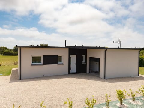 Food, Sky, Table, Tableware, Mountain, Cloud, Plant, Furniture, Green, Natural Landscape