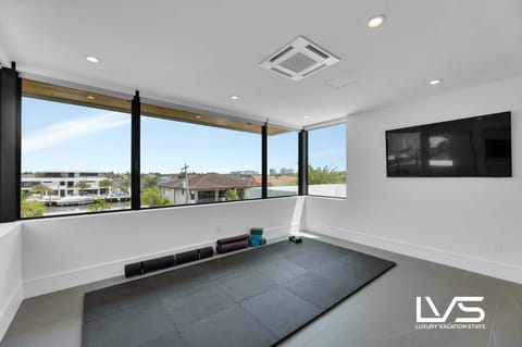 GYM (Water & Pool Views / 3rd Floor) - Smart TV - Treadmill - Stationary Bike - Yoga Mat/ Mirrors / Dumbbells / Yoga Brick.