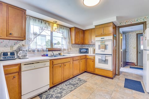 Kitchen | Drip Coffee Maker | Dishwasher | Cooking Basics