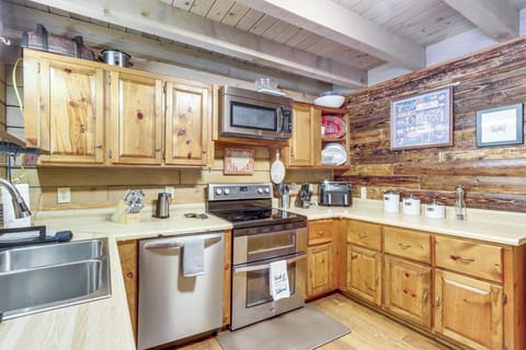 Kitchen | Cooking Basics | Blender | Toaster | Main Level