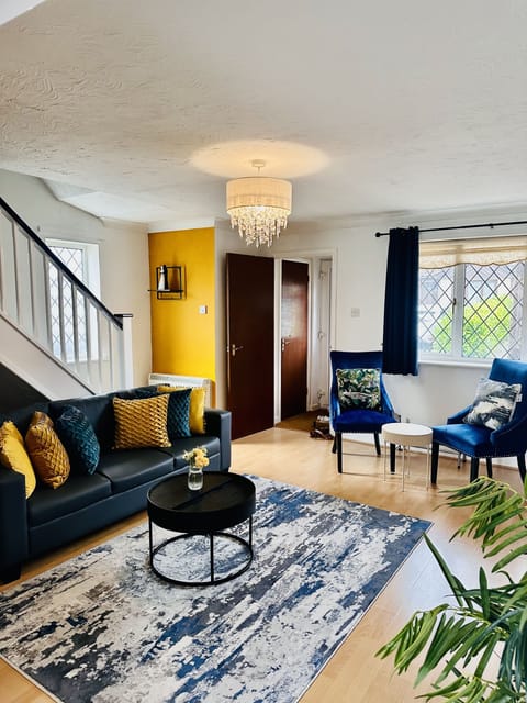 Living Room / Lounge