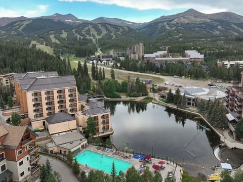 Marriott Mountain Valley Lodge, in Village next to Maggie Pond.