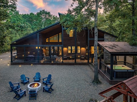 Escape to Once in a Blue Moon! A 4-bedroom cabin near Broken Bow Lake, with a hot tub, fire pit, and games—perfect for up to 14 guests! |Rose Circle, Broken Bow, Oklahoma | Voyax Luxury Vacation Rentals