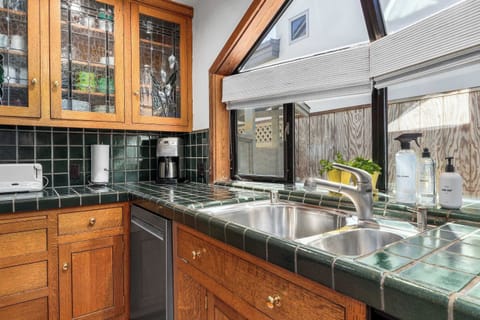 Kitchen - Main Floor