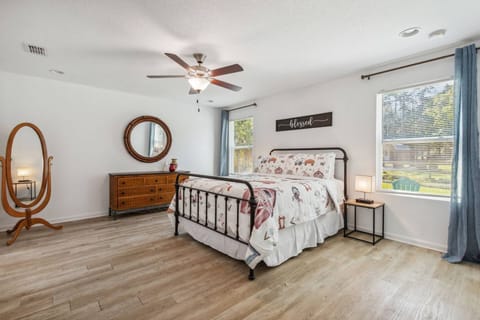 Queen Bed in the Owner's Suite