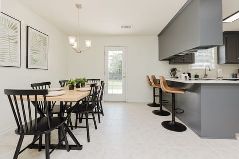 Kitchen / Dining [seats 6 + 3 bar stools]