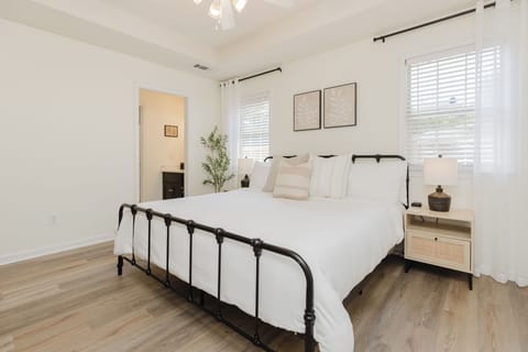 Master Bedroom w/King Bed & Smart TV