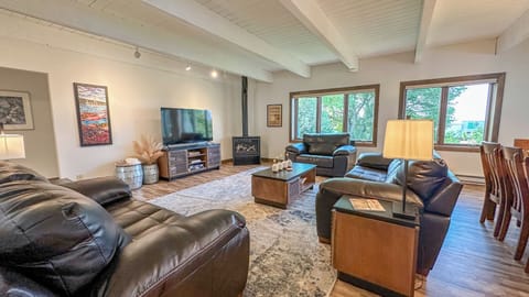 Discover Lucie's Loft - Your chic retreat in the heart of Grand Marais, Minnesota!