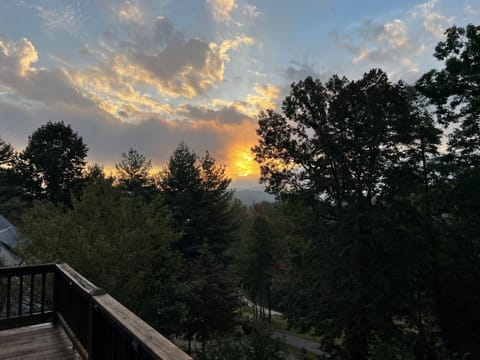 Sunrise on Deck at River Rock Retreat