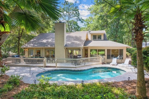 Retreat to our stunning 18 Swing About, nestled in Palmetto Dunes Resort, where up to 12 guests (and your furry friend) can unwind in style.