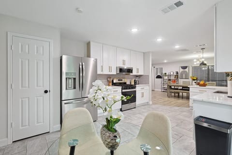 Spacious and modern kitchen and dining area - plenty of space for large groups!