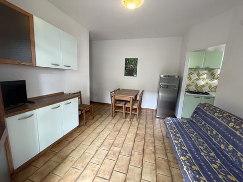 Property, Furniture, Cabinetry, Wood, Picture Frame, Drawer, Interior Design, Lighting, Table, Flooring