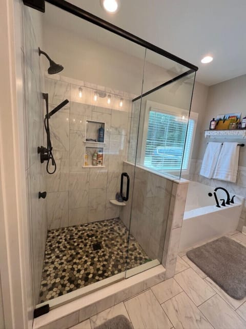 Guest Room #1 Ensuite Bathroom with Over-sized Rain Shower & Garden Tub