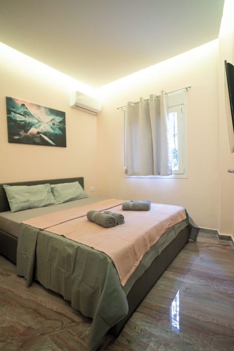 Double Bed 160*200
Window with blackout curtains