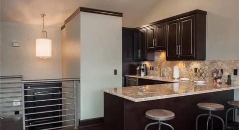 granite countertops—perfect for cozy gatherings.