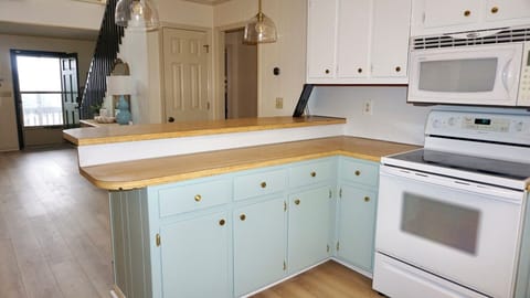 Well-equipped kitchen 