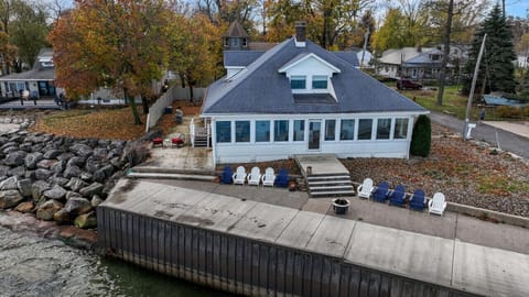 Stunning Lake Erie Location