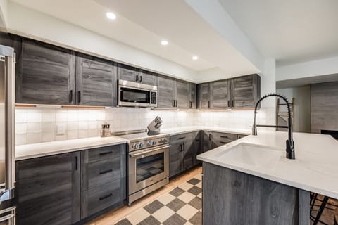 The chic, modern kitchen offers ample space & all the comforts of home