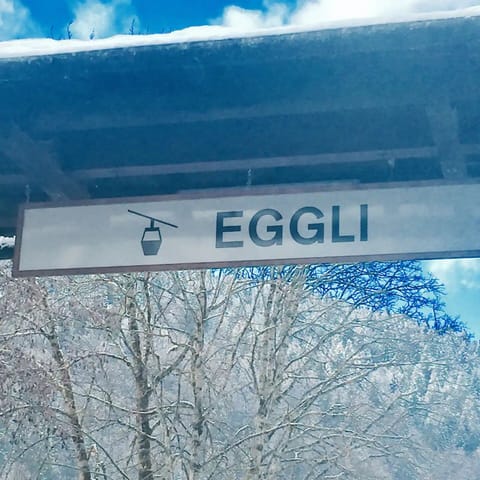 At the foot of Mount Eggli. Skiing can begin on foot...
