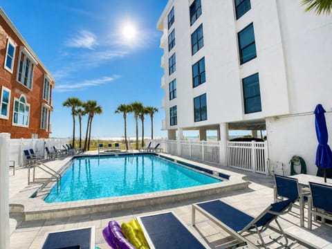 Beachfront Pool & Hot Tub
