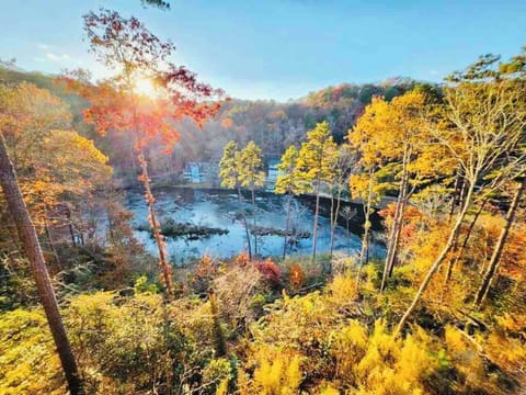Private luxury retreat with panoramic cliffside views of the Coosawattee River.
Sunrise, sunset, and river mist create a breathtaking backdrop for your stay.