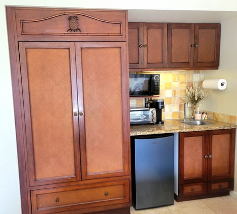 brand new appliances. kitchenware to help with simple meals & bbqing