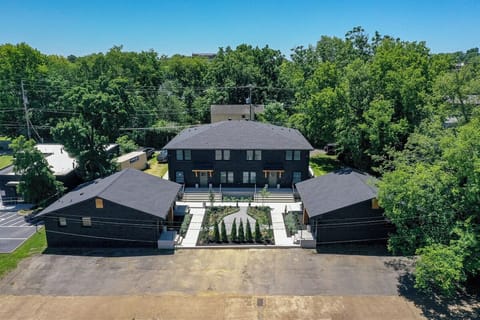 A contemporary haven in one of Nashville's most walkable neighborhoods.