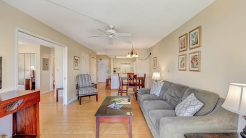 Castle at Maui Banyan H206 - Living Room