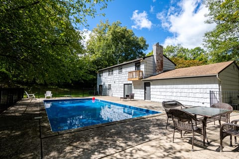 Pool/Backyard